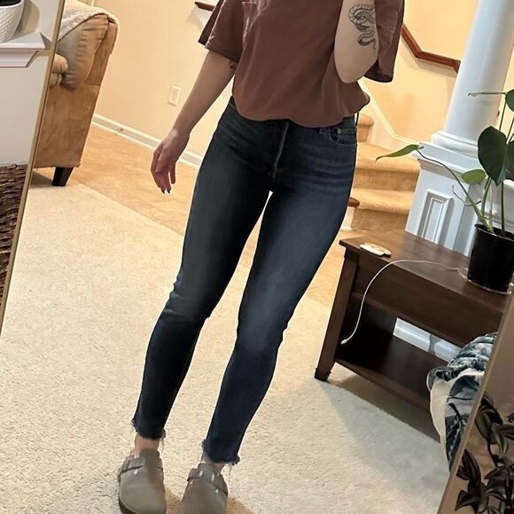 Levi’s the wedgie skinny slightly cropped distressed hem jeans-very flattering - Picture 3 of 14